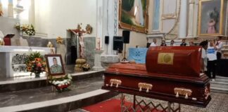 En Izúcar, con cuerpo presente despiden en misa a teniente asesinado en Culiacán