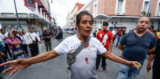 Enfrentamiento durante operativo de reordenamiento en el Centro Histórico; deja 13 lesionados