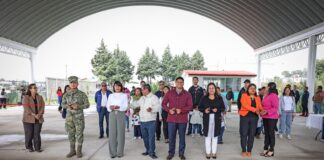 Omar Muñoz entrega arco techo y explanada cívica del preescolar Aquiles Serdán