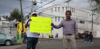 Maestros del SNTE bloquean bulevar San Felipe en Puebla, piden destitución de director