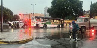 Normalistas de Teteles incendian y vandalizan tres unidades de RUTA