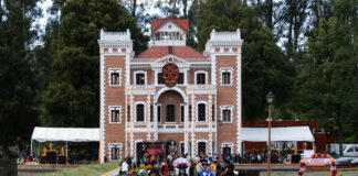 Alumnos del Tecnológico de Texmelucan irrumpen festival “Catrinerias”