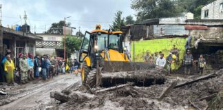 Módulos de maquinaria rehabilitan carreteras y caminos en la Sierra Norte