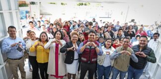 Omar Muñoz y Tere Alfaro entregan insumos alimentarios a instituciones educativas