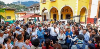 Gobierno federal y estatal restablecen caminos, entregan víveres y rehabilitan servicios en Pahuatlán
