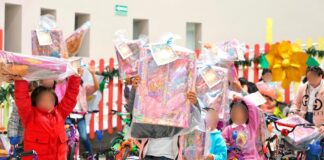 Reyes Magos llenan de alegría las casas de asistencia del SEDIF