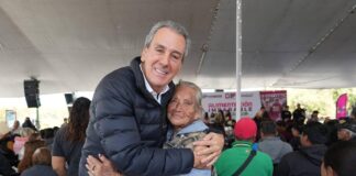 Pepe Chedraui entrega despensas en la Laguna de Chapulco