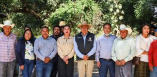 Entrega Armando Aguirre dos puentes en beneficio de productores