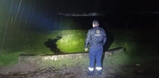 Brota petróleo de ducto en Venustiano Carranza; lluvias agravan derrame