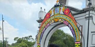 Por segundo año, arco floral en Puente de México anuncia la Feria de Cuautlancingo 2026