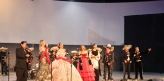 Gobierno estatal celebra a papás con recital musical para unir a las familias poblanas.