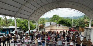 Gobierno estatal entrega apoyos a afectados en Xicotepec