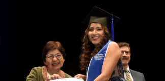 “No se olviden de su comunidad”: llama Lilia Cedillo a egresados de Economía y Finanzas BUAP