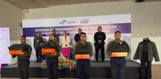 Lupita Cuautle entrega uniformes y reconoce labor de la Guardia Ciudadana