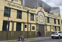 Academia militarizada deberá devolver inscripciones; clausura sigue en pie