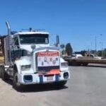 Transportistas presionan con cierres carreteros; gobierno municipal acusa golpeteo político