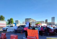 Familiares de América Pamela cierran la caseta de Atlixco; exigen localizarla