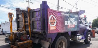 Supervisa Pepe Chedraui labores de bacheo en colonia La Noria