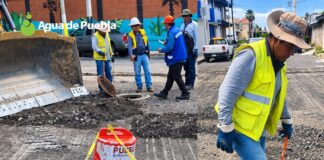 Agua de Puebla atiende afectación en la 18 Poniente ocasionada durante trabajos de fresado