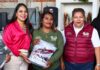 Tonantzin Fernández entrega 75 uniformes al personal de limpia de San Pedro Cholula