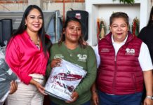 Tonantzin Fernández entrega 75 uniformes al personal de limpia de San Pedro Cholula