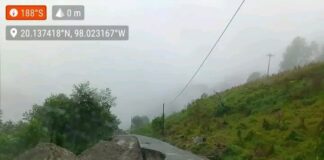 Un socavón y deslaves complican el paso en Puebla por las lluvias