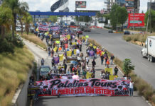 Transportistas bloquean la Vía Atlixcáyotl y generan caos vial
