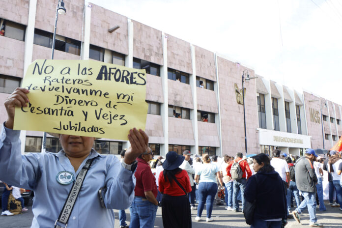 manifestacion-trabajadores-imss-727538-6ad015c05afd8